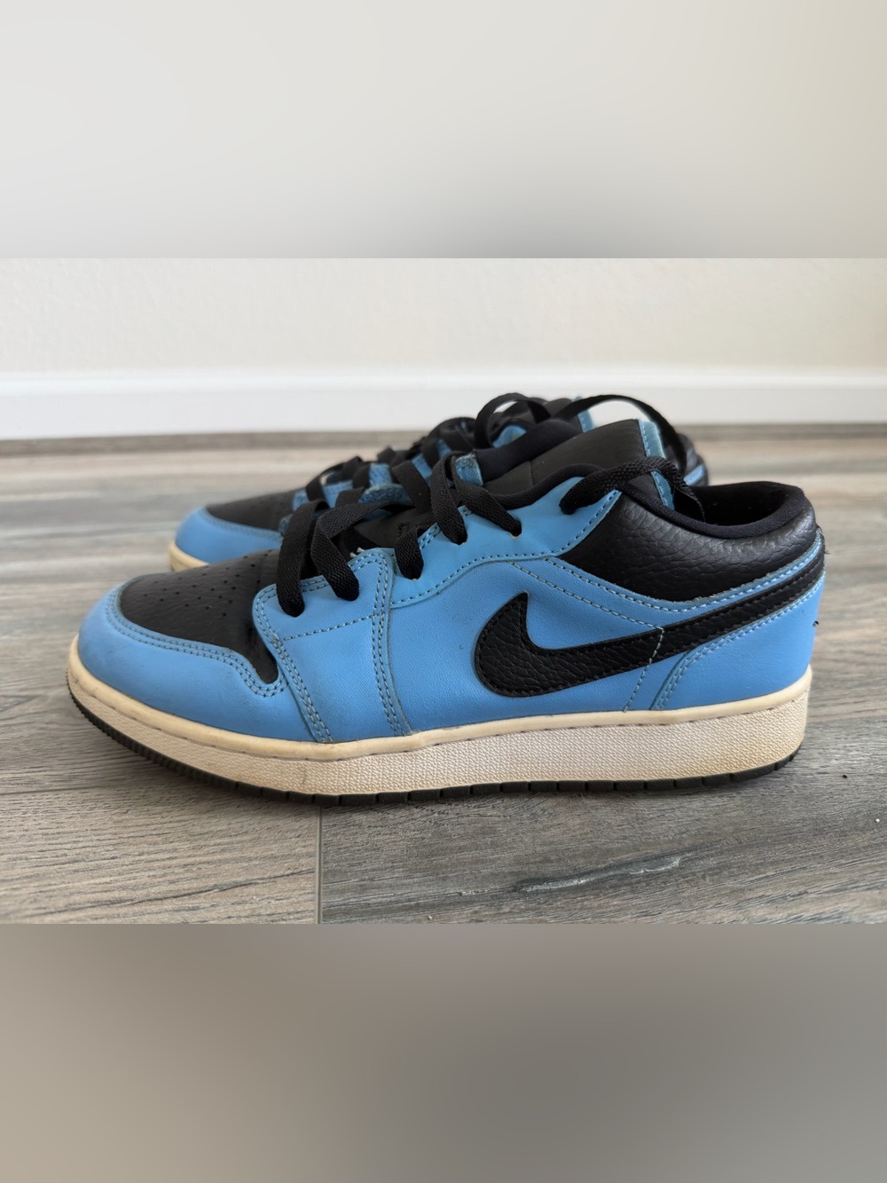 The Air Jordan 1 Low "University Blue Black" size 7Y